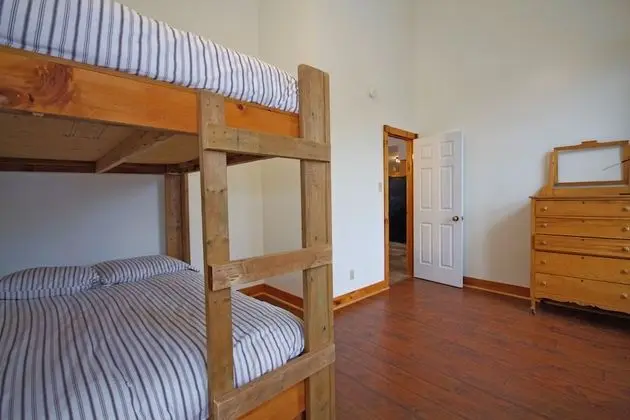Kır Evi, Birden Çok Yatak Odası, Sıcak Su Havuzu (Linen & Towels Not Included)