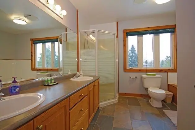 Kır Evi, Birden Çok Yatak Odası, Sıcak Su Havuzu (Linen & Towels Not Included)