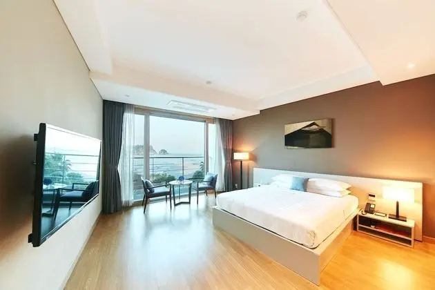Family Double (Main Building) Partial Ocean or Ocean View