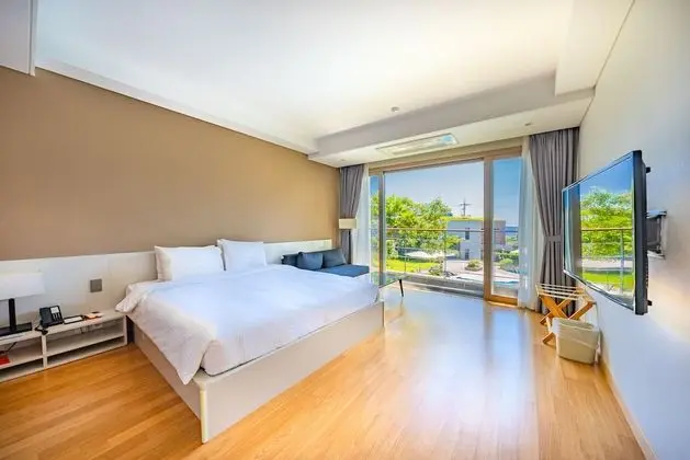 Family Double (Main Building) Partial Ocean or Ocean View