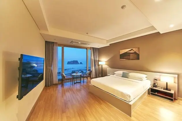 Family Double (Main Building) Partial Ocean or Ocean View