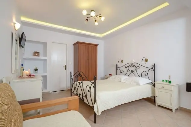 Economy Üç Kişilik Oda (Semi-basement)