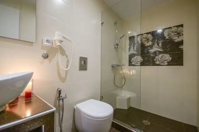 Economy Üç Kişilik Oda (Semi-basement)