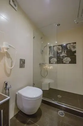 Economy Üç Kişilik Oda (Semi-basement)