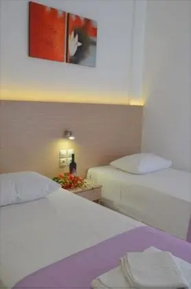 Tek Büyük veya İki Ayrı Yataklı Oda, Kısmi Deniz Manzaralı
