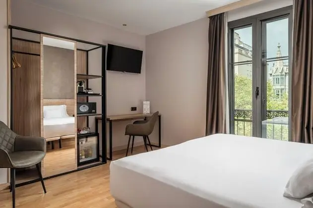 Tek Büyük Yataklı Oda, Balkon, Şehir Manzaralı