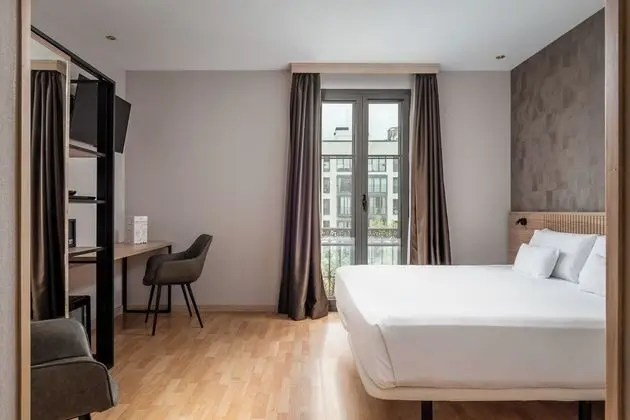 Tek Büyük Yataklı Oda, Balkon, Şehir Manzaralı