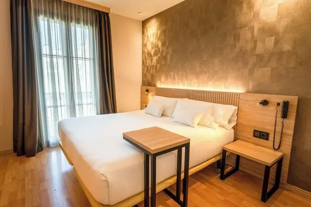 Tek Büyük Yataklı Oda, Balkon, Şehir Manzaralı