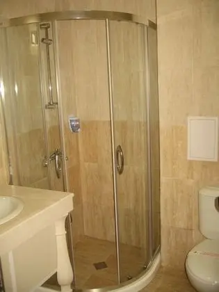 Basic Büyük Yataklı Tek Kişilik Oda