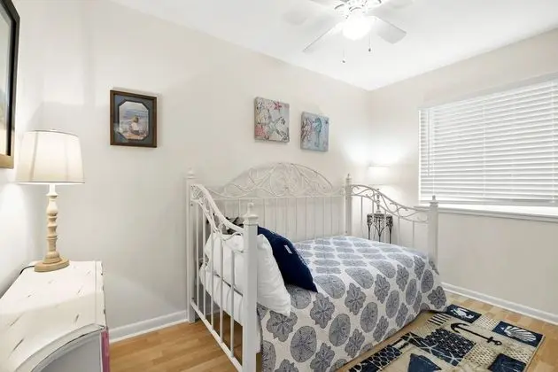 Ev (Sun Kissed Cottage)