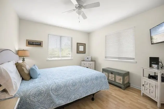 Ev (Sun Kissed Cottage)