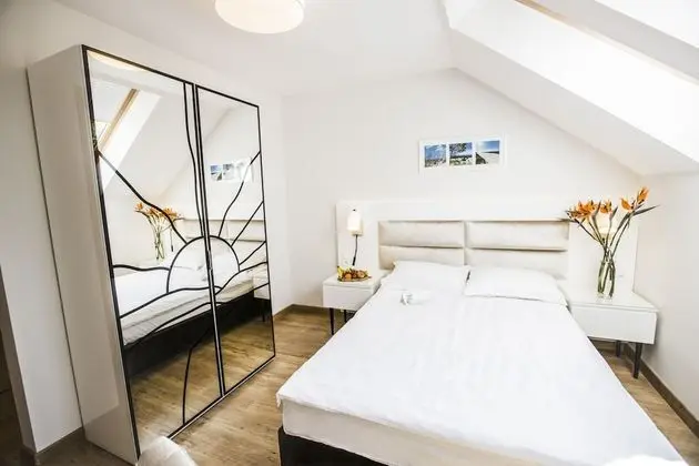 Tek Büyük Yataklı Oda, 2 Tek Kişilik Yatak