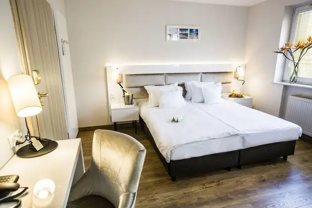 Tek Büyük Yataklı Oda, 2 Tek Kişilik Yatak