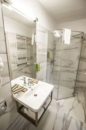 Tek Büyük Yataklı Oda, 2 Tek Kişilik Yatak