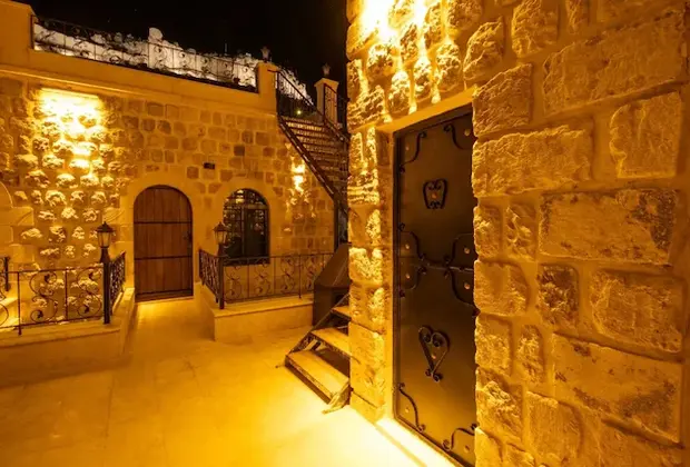 Deluxe Giriş Kat Avlu Manzaralı 1 - Oda Kahvaltı