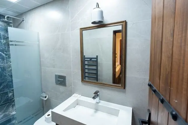 Standart Ova Manzaralı Çift Kişilik Oda