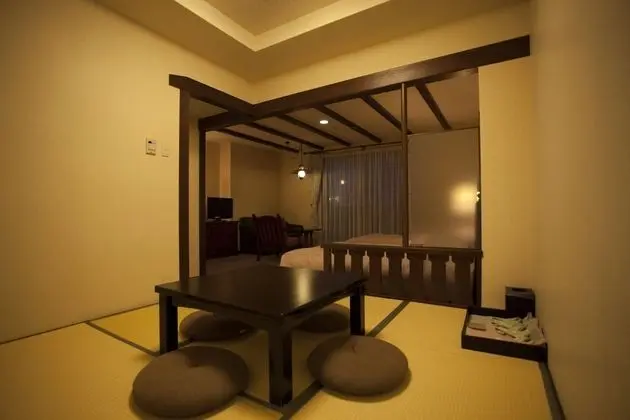Dört Kişilik Oda, Sigara İçilmez (Japanese Western-Style)