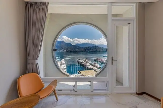 Deluxe Tek Büyük Yataklı Oda, Göl Manzaralı