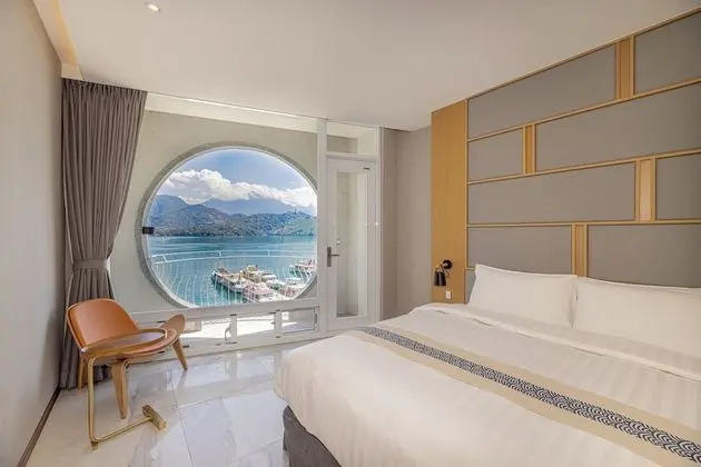 Deluxe Tek Büyük Yataklı Oda, Göl Manzaralı