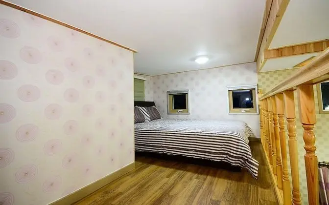 Elite Duplex (2 Guest Rates, Extra person Charge on spot - 1-13yr 10,000KRW, 14yr above 20,000KRW pp