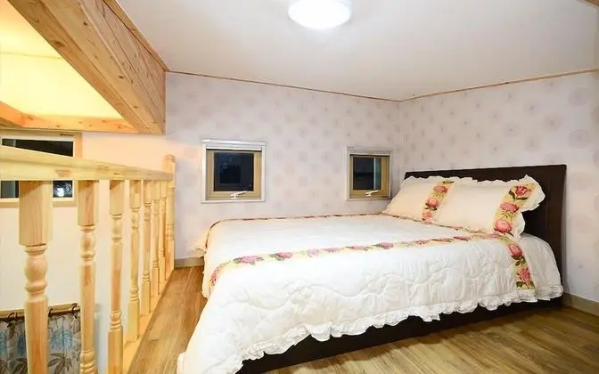 Elite Duplex (2 Guest Rates, Extra person Charge on spot - 1-13yr 10,000KRW, 14yr above 20,000KRW pp