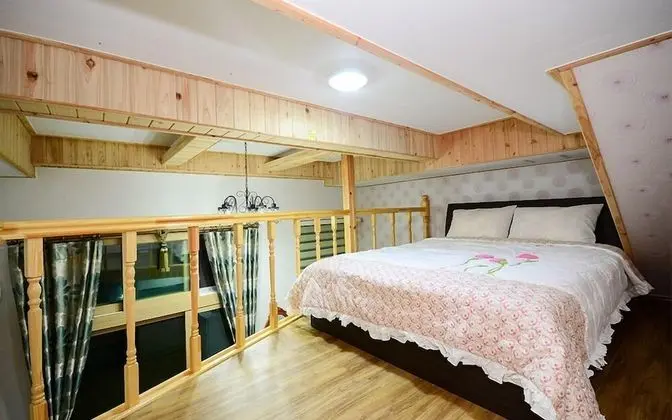 Elite Duplex (2 Guest Rates, Extra person Charge on spot - 1-13yr 10,000KRW, 14yr above 20,000KRW pp