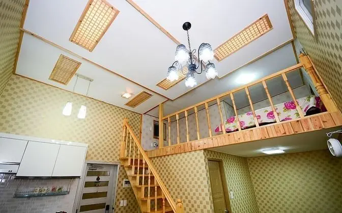 Elite Duplex (2 Guest Rates, Extra person Charge on spot - 1-13yr 10,000KRW, 14yr above 20,000KRW pp