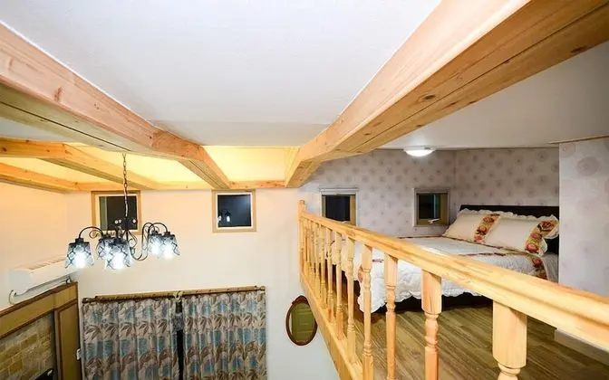 Elite Duplex (2 Guest Rates, Extra person Charge on spot - 1-13yr 10,000KRW, 14yr above 20,000KRW pp