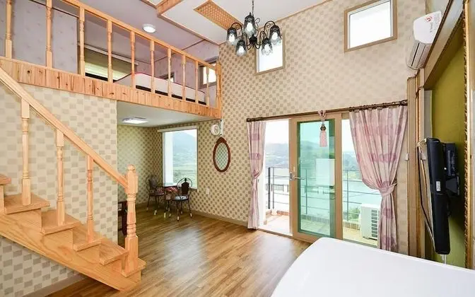 Elite Duplex (2 Guest Rates, Extra person Charge on spot - 1-13yr 10,000KRW, 14yr above 20,000KRW pp