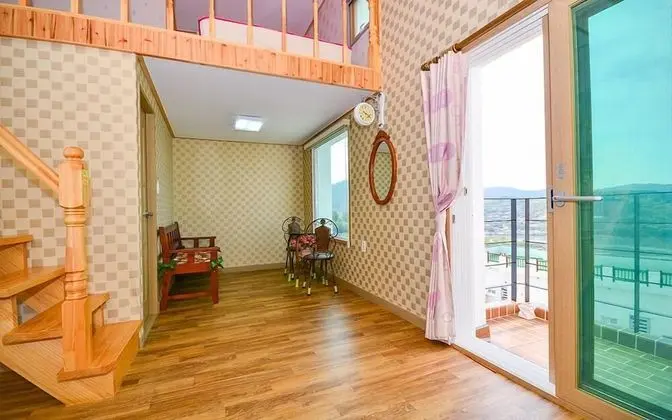 Elite Duplex (2 Guest Rates, Extra person Charge on spot - 1-13yr 10,000KRW, 14yr above 20,000KRW pp