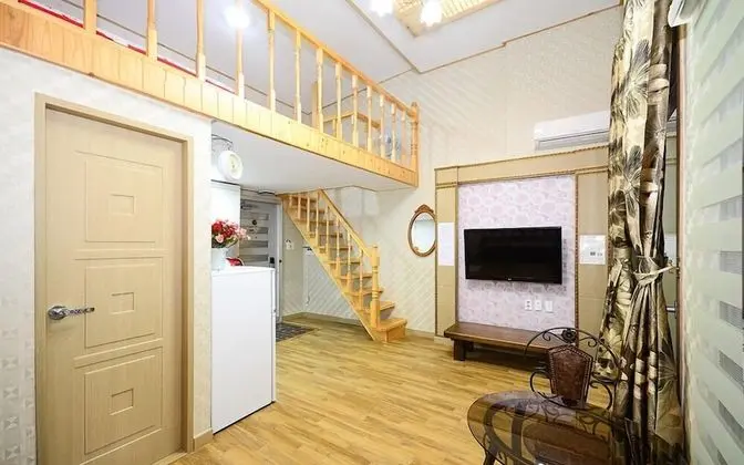 Elite Duplex (2 Guest Rates, Extra person Charge on spot - 1-13yr 10,000KRW, 14yr above 20,000KRW pp