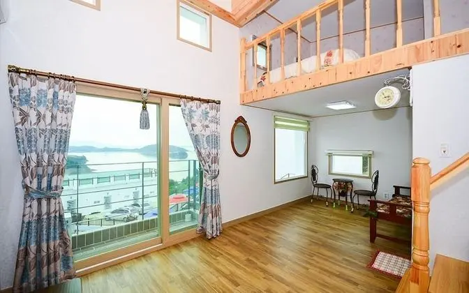 Elite Duplex (2 Guest Rates, Extra person Charge on spot - 1-13yr 10,000KRW, 14yr above 20,000KRW pp