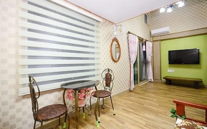 Elite Duplex (2 Guest Rates, Extra person Charge on spot - 1-13yr 10,000KRW, 14yr above 20,000KRW pp