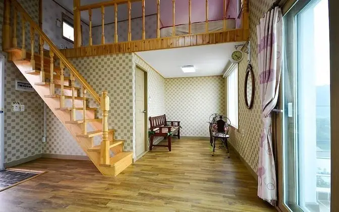 Elite Duplex (2 Guest Rates, Extra person Charge on spot - 1-13yr 10,000KRW, 14yr above 20,000KRW pp