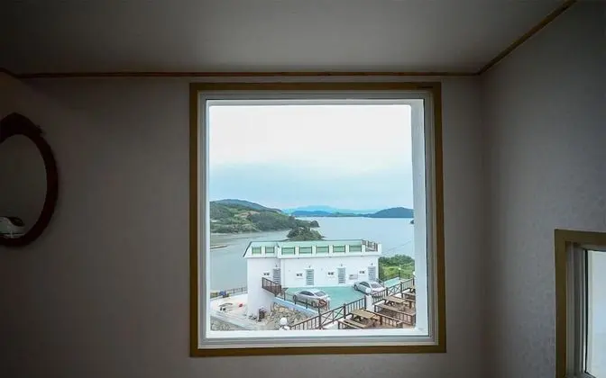 Elite Duplex (2 Guest Rates, Extra person Charge on spot - 1-13yr 10,000KRW, 14yr above 20,000KRW pp