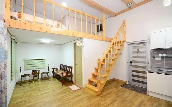 Elite Duplex (2 Guest Rates, Extra person Charge on spot - 1-13yr 10,000KRW, 14yr above 20,000KRW pp