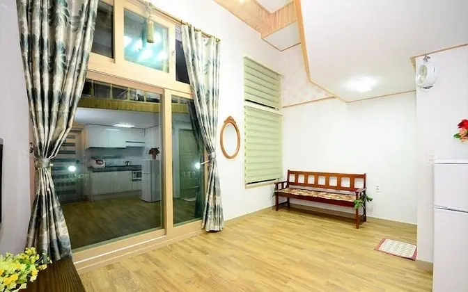 Elite Duplex (2 Guest Rates, Extra person Charge on spot - 1-13yr 10,000KRW, 14yr above 20,000KRW pp