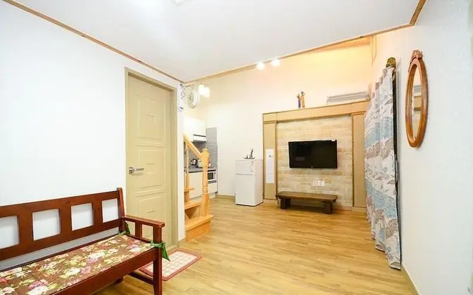 Elite Duplex (2 Guest Rates, Extra person Charge on spot - 1-13yr 10,000KRW, 14yr above 20,000KRW pp