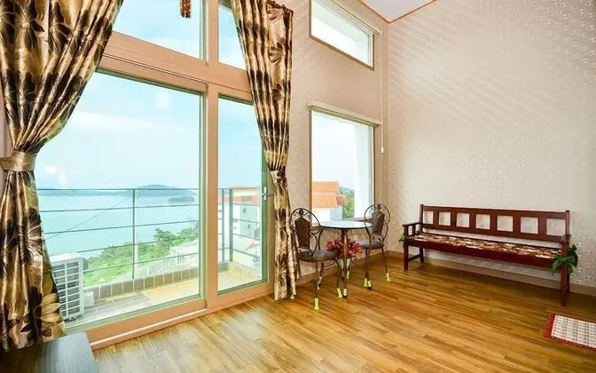 Elite Duplex (2 Guest Rates, Extra person Charge on spot - 1-13yr 10,000KRW, 14yr above 20,000KRW pp