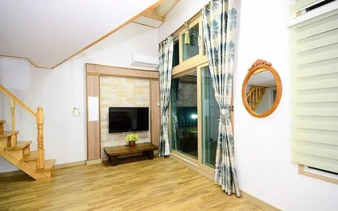 Elite Duplex (2 Guest Rates, Extra person Charge on spot - 1-13yr 10,000KRW, 14yr above 20,000KRW pp