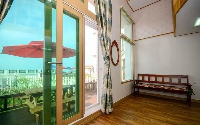 Elite Duplex (2 Guest Rates, Extra person Charge on spot - 1-13yr 10,000KRW, 14yr above 20,000KRW pp