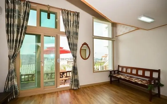 Elite Duplex (2 Guest Rates, Extra person Charge on spot - 1-13yr 10,000KRW, 14yr above 20,000KRW pp