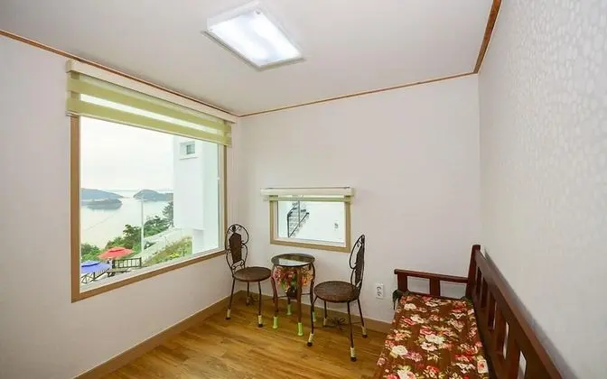 Elite Duplex (2 Guest Rates, Extra person Charge on spot - 1-13yr 10,000KRW, 14yr above 20,000KRW pp