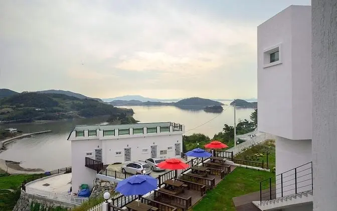 Elite Duplex (2 Guest Rates, Extra person Charge on spot - 1-13yr 10,000KRW, 14yr above 20,000KRW pp