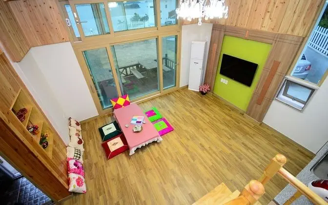 Sun 101 (5 Guests Rates, Extra Person Charge on spot - 1-13yr 10,000KRW, 14yr above 20,000KRW pp)