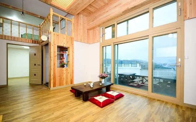 Sun 101 (5 Guests Rates, Extra Person Charge on spot - 1-13yr 10,000KRW, 14yr above 20,000KRW pp)