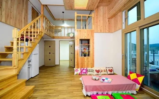 Sun 101 (5 Guests Rates, Extra Person Charge on spot - 1-13yr 10,000KRW, 14yr above 20,000KRW pp)