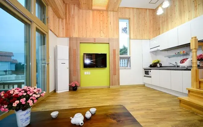 Sun 101 (5 Guests Rates, Extra Person Charge on spot - 1-13yr 10,000KRW, 14yr above 20,000KRW pp)