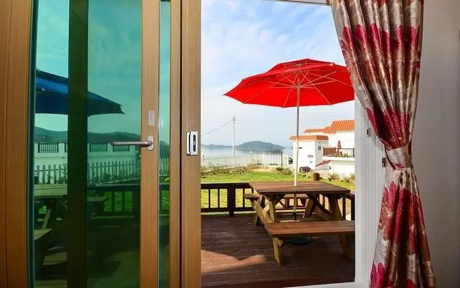 Sun 101 (5 Guests Rates, Extra Person Charge on spot - 1-13yr 10,000KRW, 14yr above 20,000KRW pp)