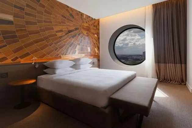 Deluxe Tek Büyük Yataklı Oda